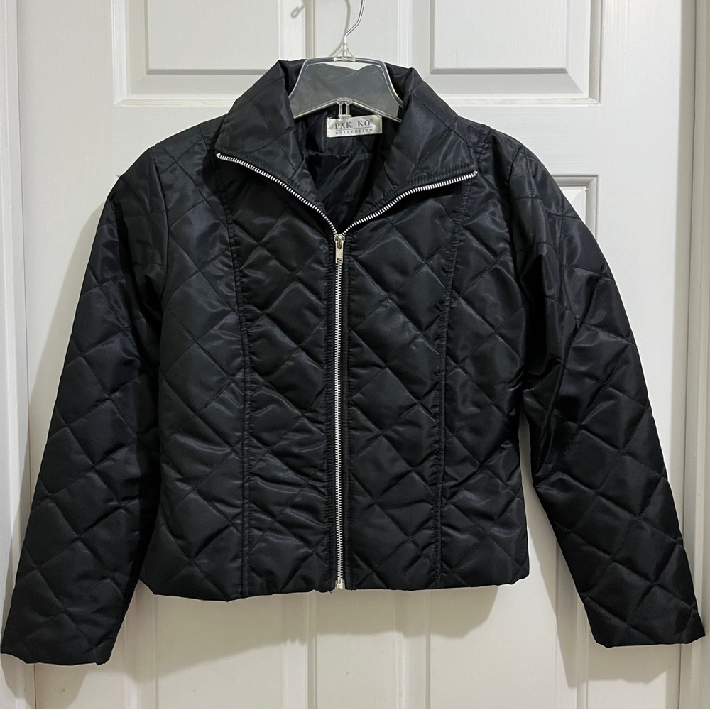 Women BLACK CROPPED NYLON JACKET size Small. Quilted full collared metal zip up